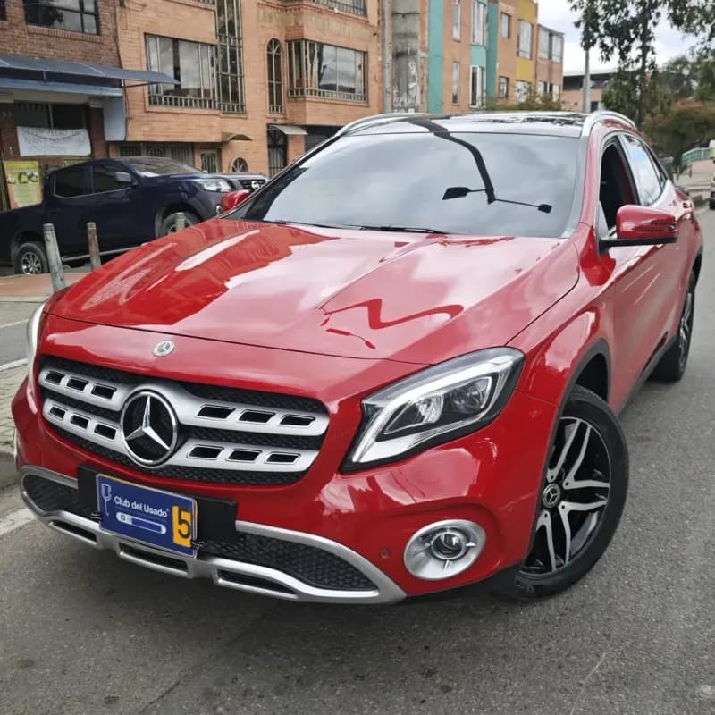 Mercedes-Benz Clase GLA 1.6 200 Urban — vista principal